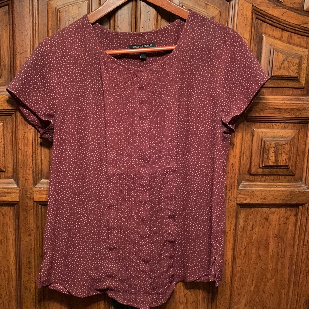 Banana Republic short sleeve burgundy blouse